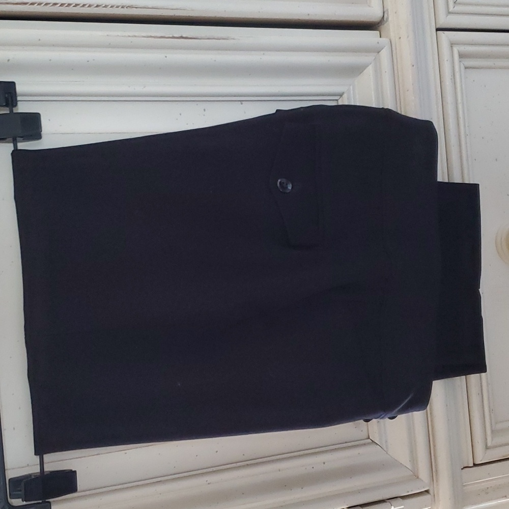 Black capris